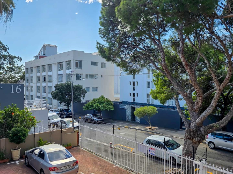 To Let 1 Bedroom Property for Rent in Sea Point Western Cape